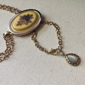 Vintage Style Rose Cameo Pendant Necklace